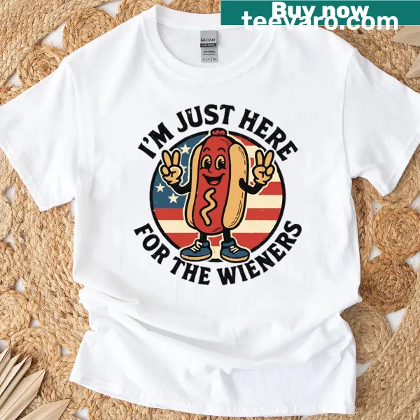 Funny T-shirt with a playful hot dog phrase for July 4th.