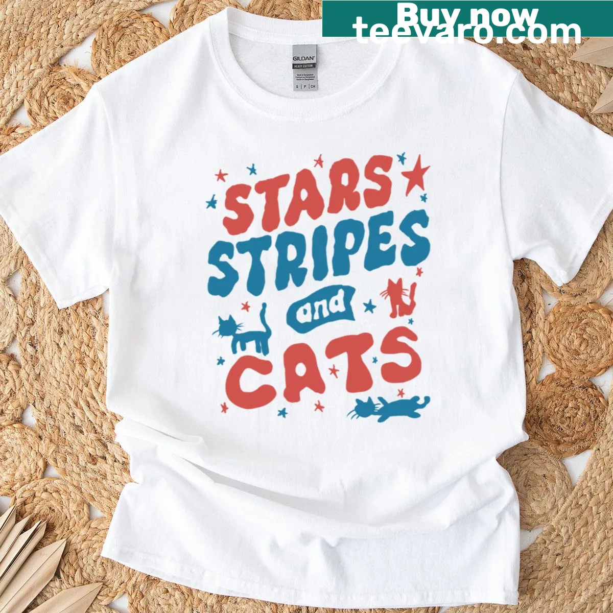 Retro T-shirt featuring cats with stars and stripes for 4th of July — on a men's t-shirt