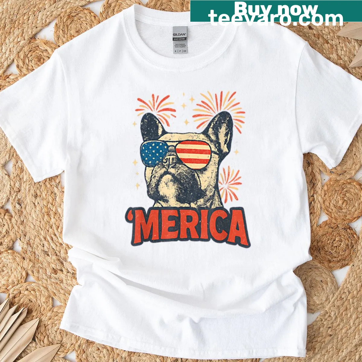 Illustration of a French Bulldog with American flag for July 4th lovers. — on a men's t-shirt
