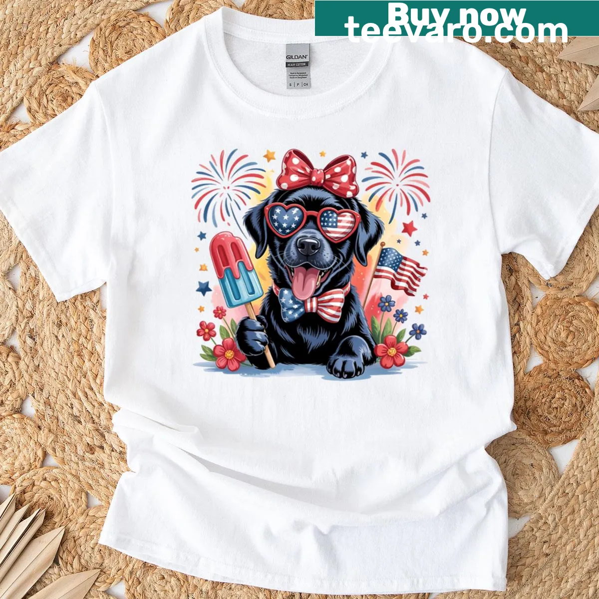 Dog with USA glasses and ice cream for 4th of July — on a men's t-shirt