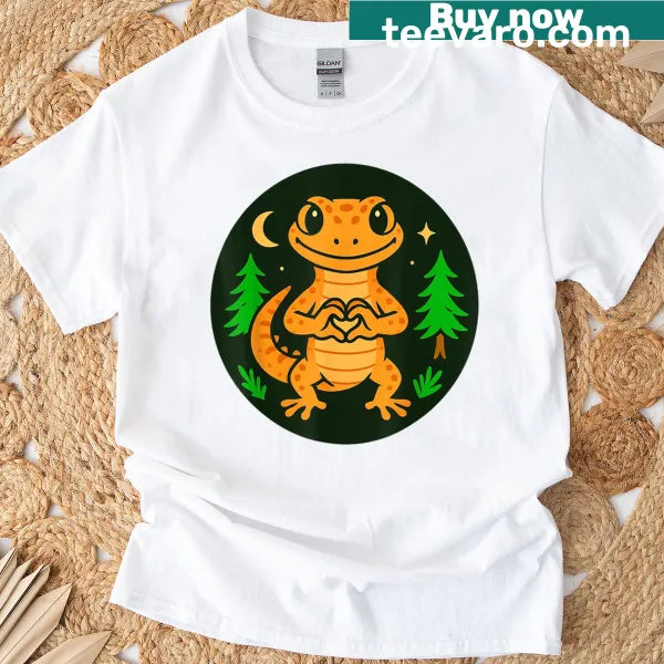 Kawaii gecko making heart gesture with hands on a t-shirt
