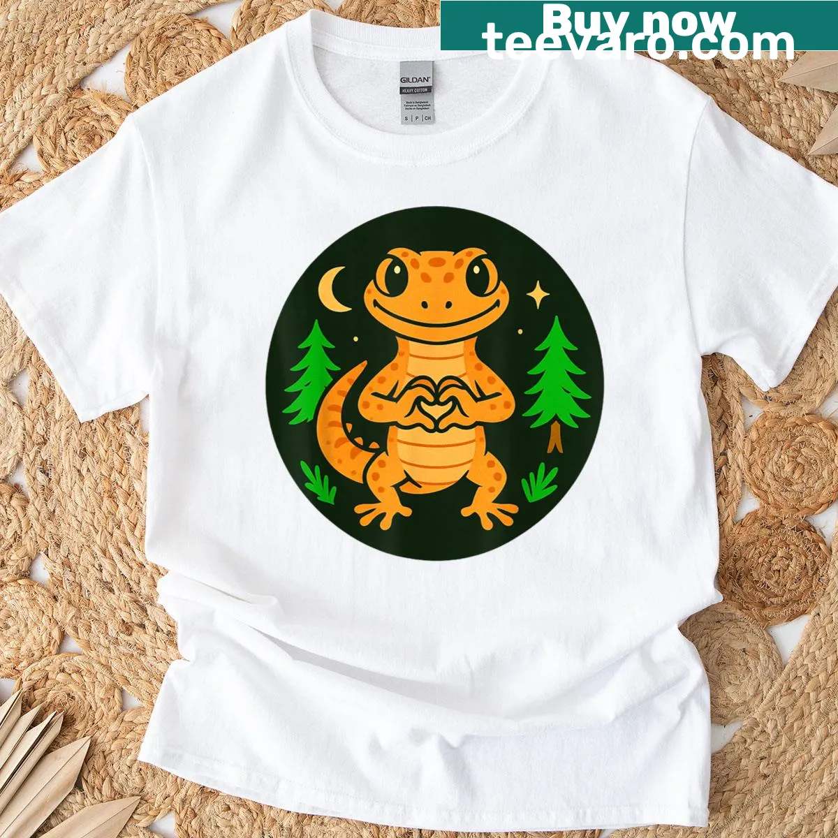 Kawaii gecko making heart gesture with hands on a t-shirt — on a men's t-shirt