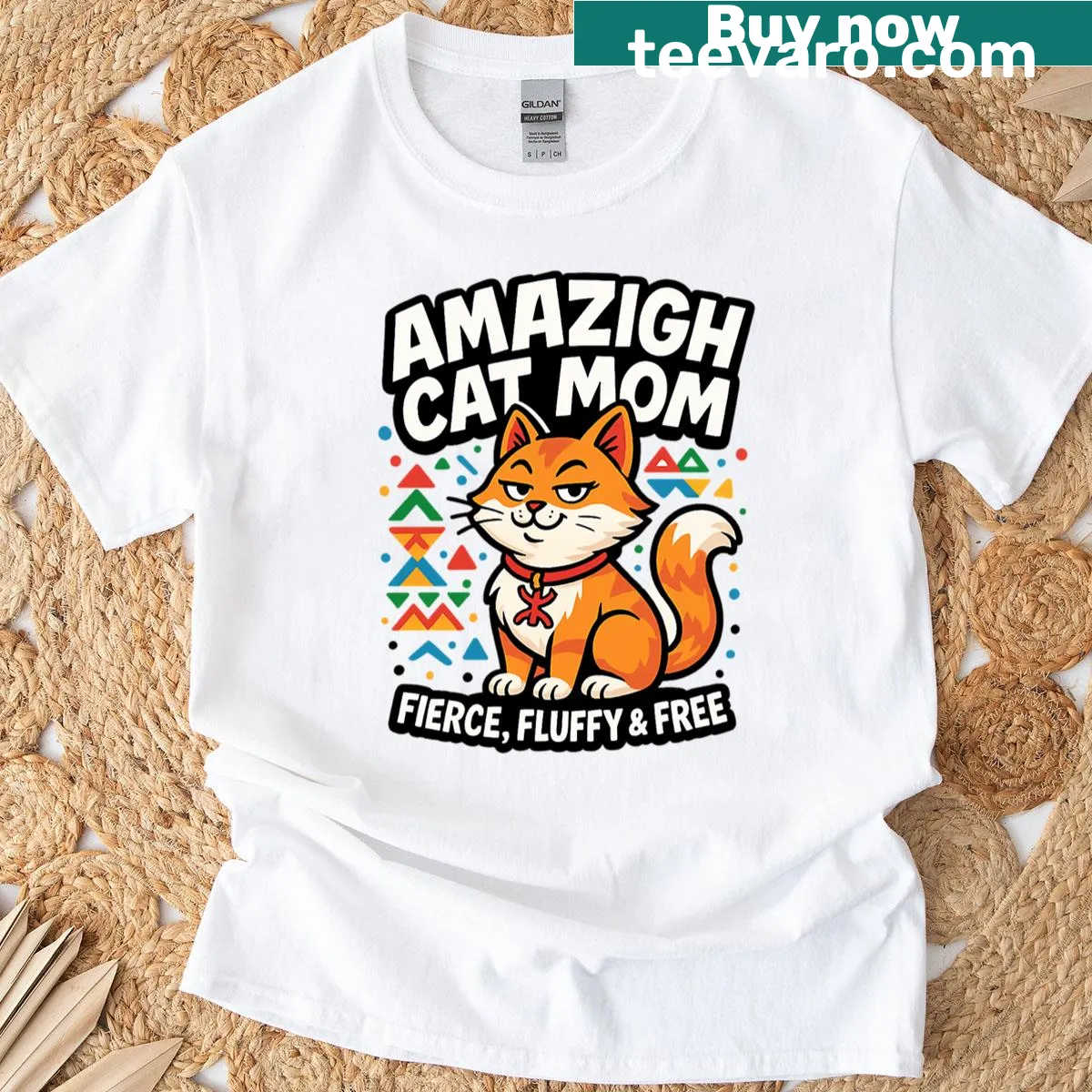 Illustration T-shirt celebrating cat motherhood. — on a men's t-shirt