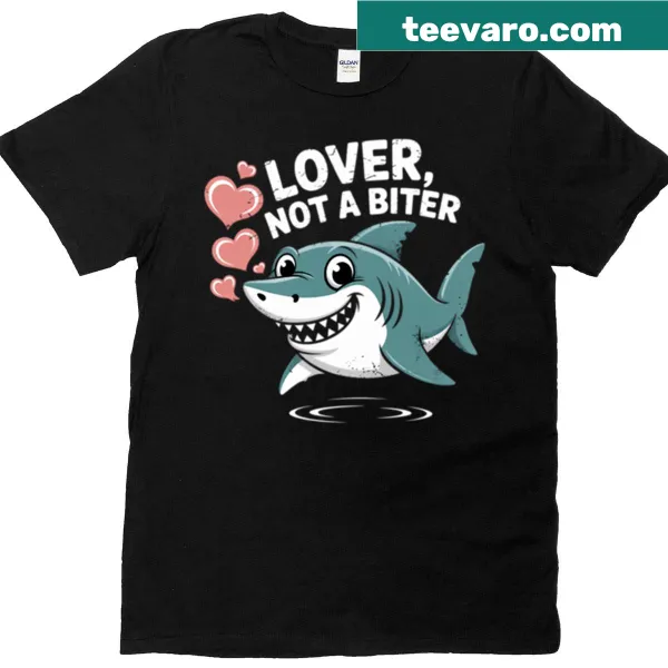 Oversized T-shirt with a playful phrase about affection.