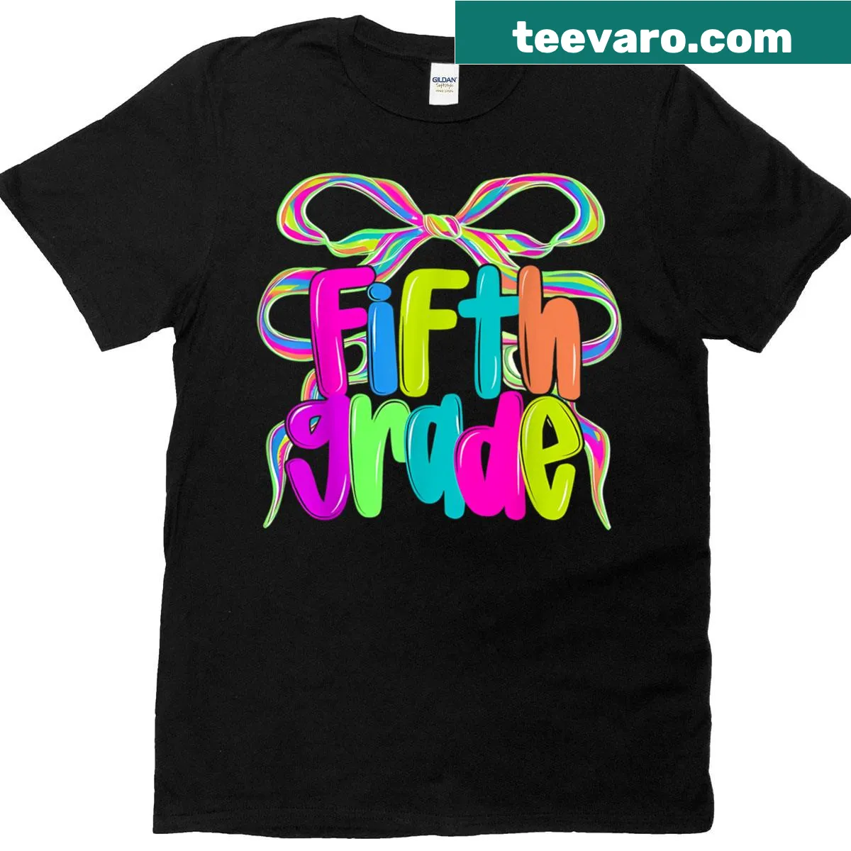 Girly T-shirt with a cute bow design for 5th grade girls — on a men's t-shirt