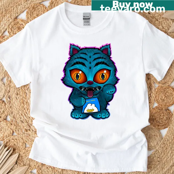 Oversized T-shirt featuring a quirky Maneki Neko cat design