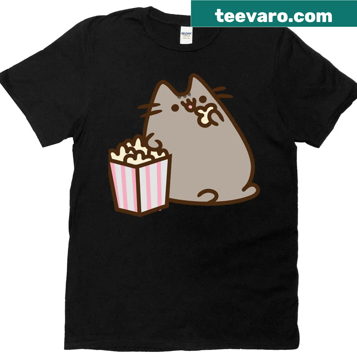 Oversized t-shirt featuring Pusheen with popcorn for movie nights. — on a men's t-shirt