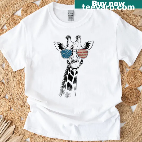 Vintage giraffe in sunglasses for Fourth of July on a T-shirt