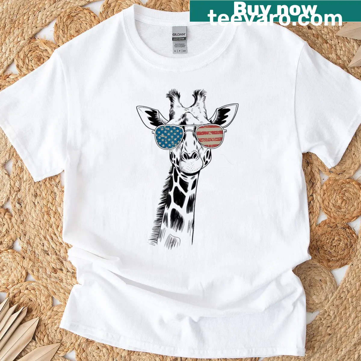 Vintage giraffe in sunglasses for Fourth of July on a T-shirt — on a men's t-shirt