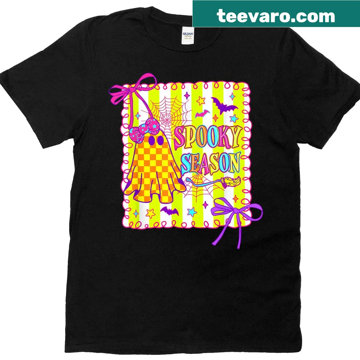 Cute ghost design with a bow on a checkered Halloween T-shirt — on a men's t-shirt