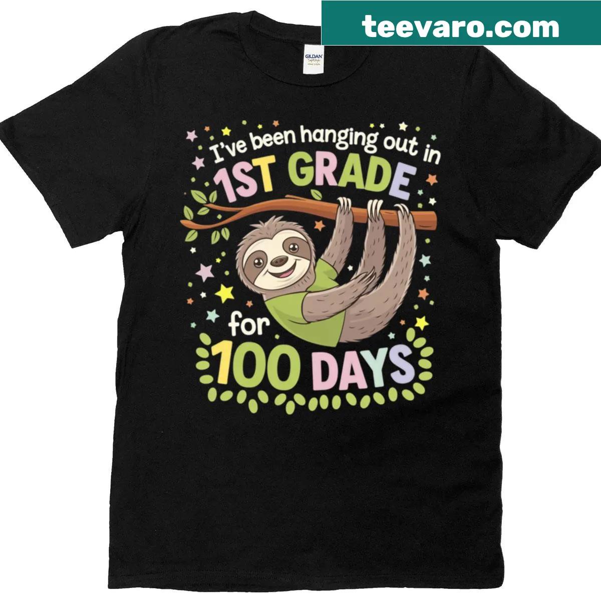 Cartoon sloth celebrating 100th day of school on T-shirt — on a men's t-shirt