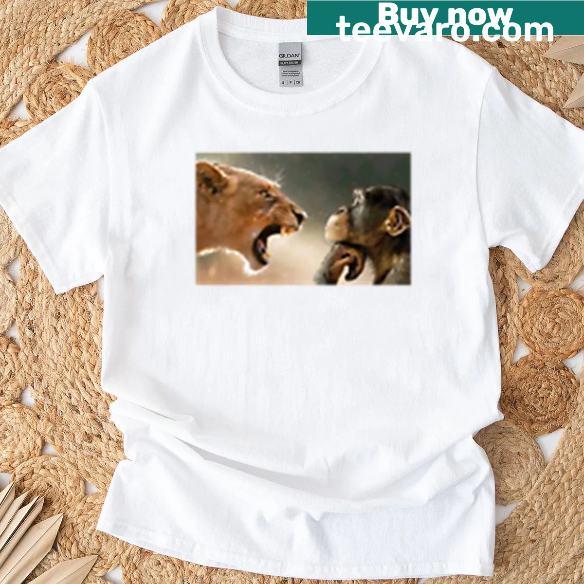 Illustration of an angry lion and wise monkey on a t-shirt — on a men's t-shirt