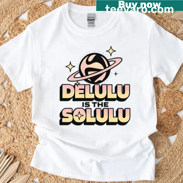Oversized t-shirt with the playful phrase Delulu Is The Solulu