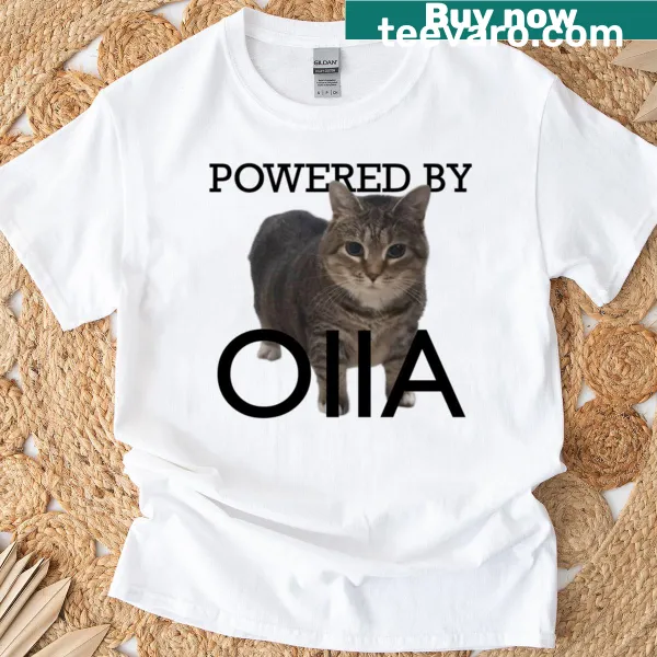 Playful cat graphic T-shirt with the slogan Powered By Oiia