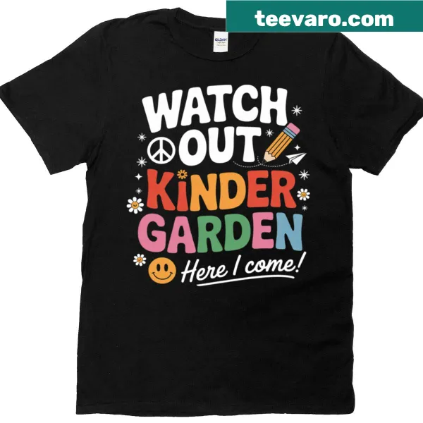 Kids' T-shirt with playful 'Watch Out Kindergarten Here I Come' text