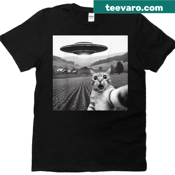 Cat taking a selfie with an alien UFO