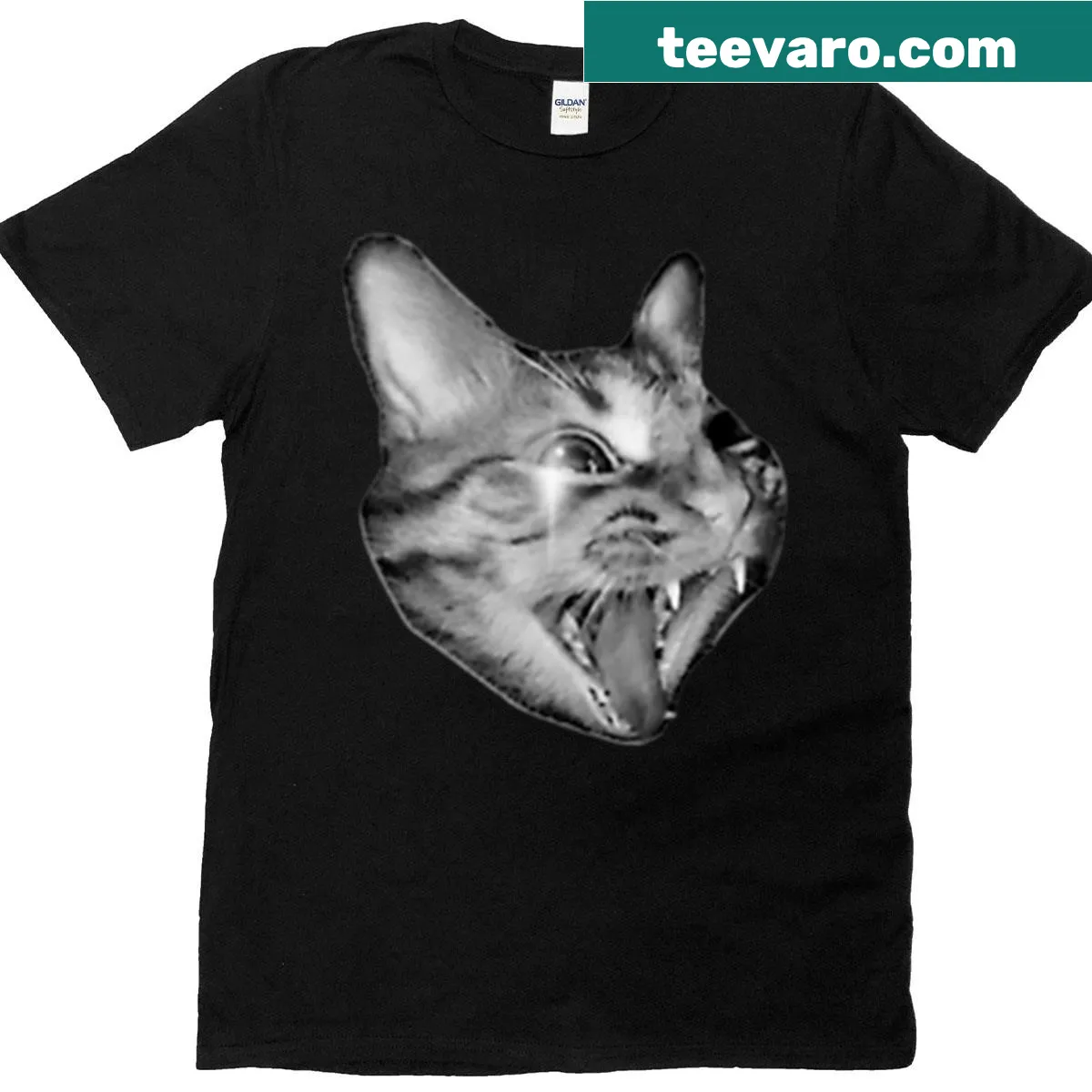 Oversized t-shirt with funny black and white cat head illustration — on a men's t-shirt