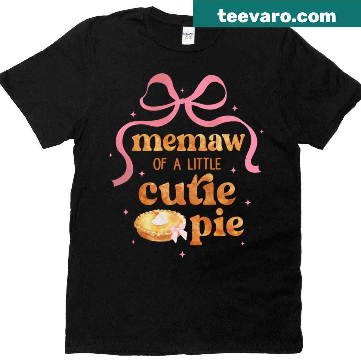 Cute vintage-style t-shirt for grandmothers with pumpkin pie and bow design — on a men's t-shirt