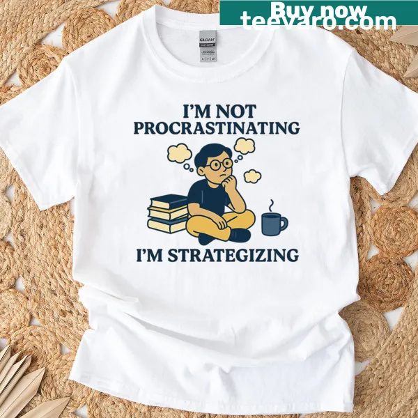 Clever student humor T-shirt with text about procrastination and strategizing