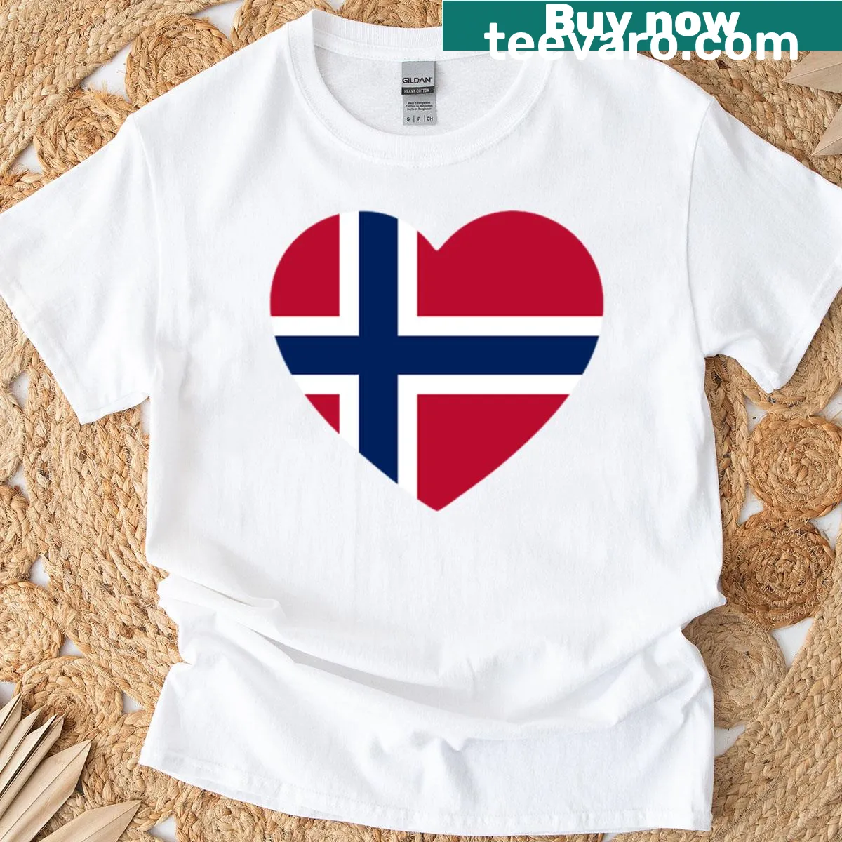 Illustration of Norwegian flag in heart shape on a T-shirt — on a men's t-shirt