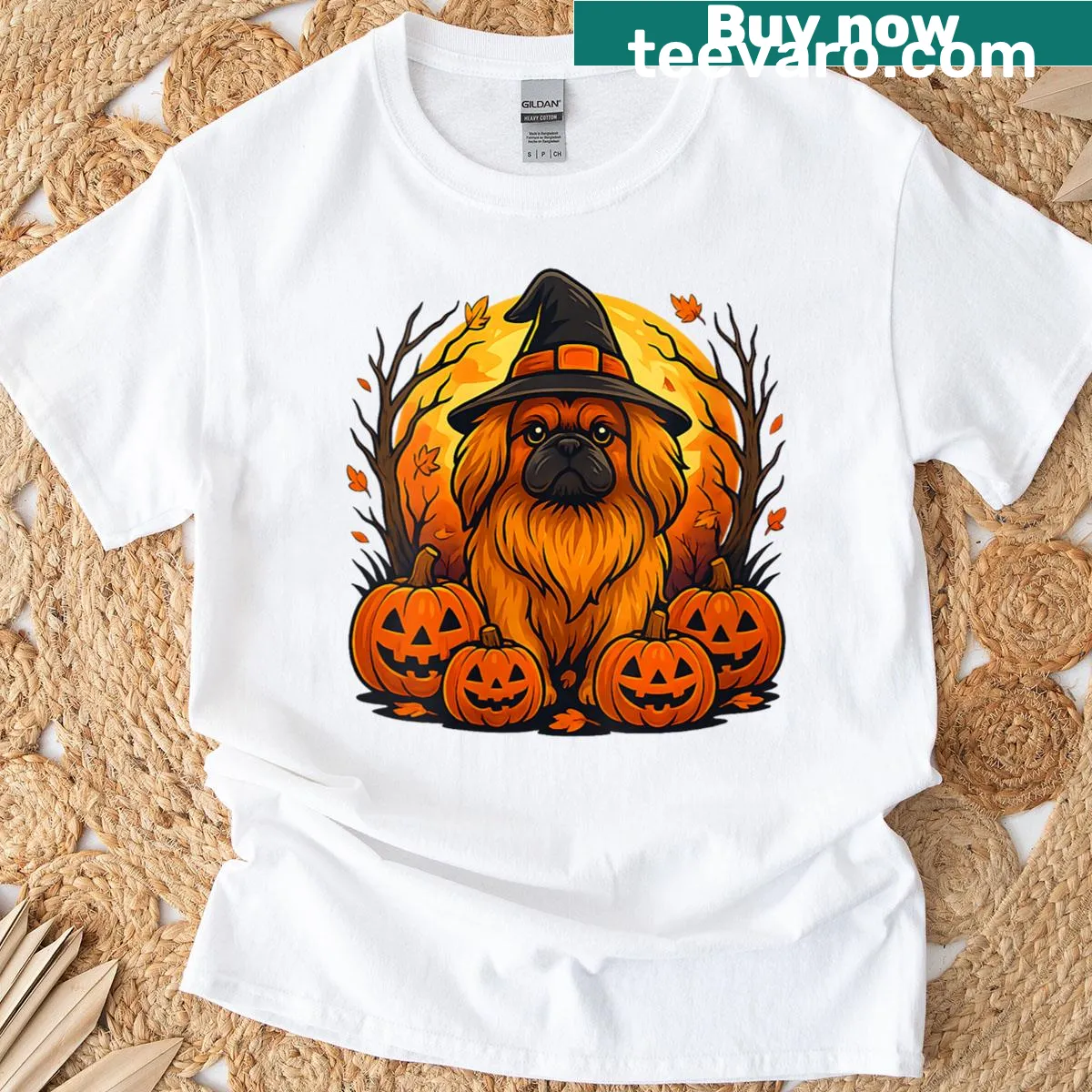 Cute Pekingese in a witch hat with pumpkins on a Halloween T-shirt — on a men's t-shirt