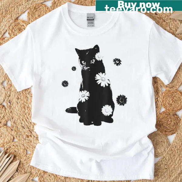 Vintage black cat and daisy graphic t-shirt