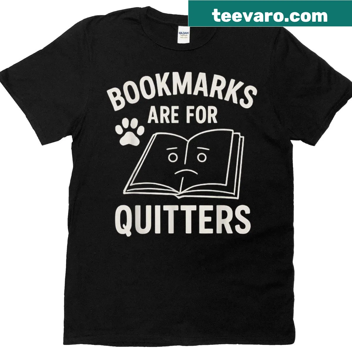 Funny graphic saying 'Bookmarks Are For Quitters' for book lovers on a t-shirt — on a men's t-shirt