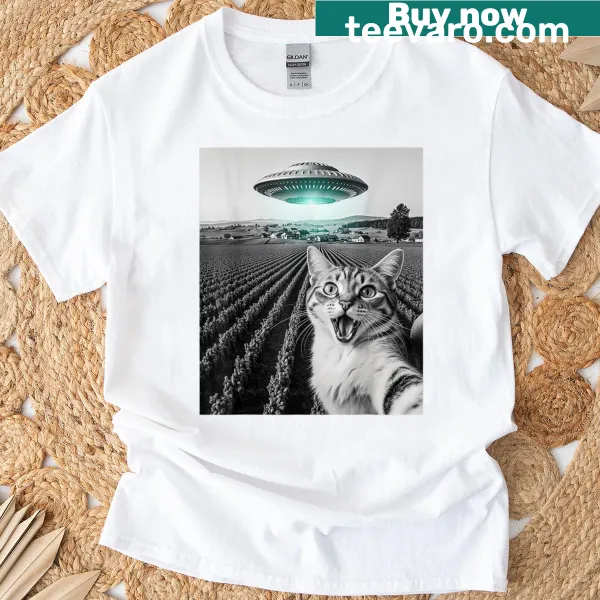 Funny cat selfie with alien UFO graphic