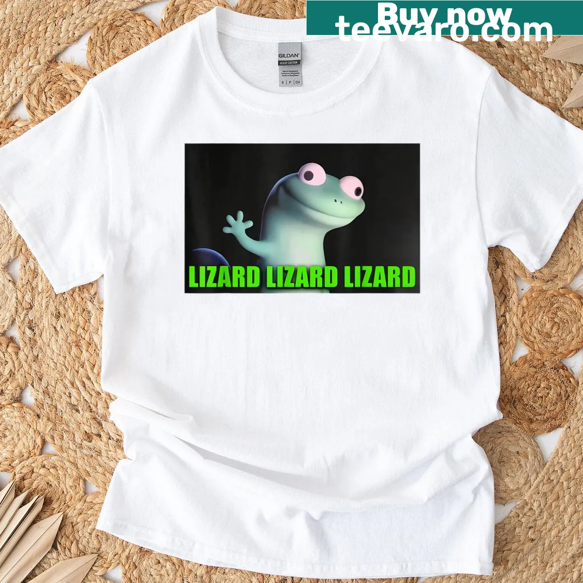 Playful cartoon t-shirt with Elio lizard meme and text — on a men's t-shirt