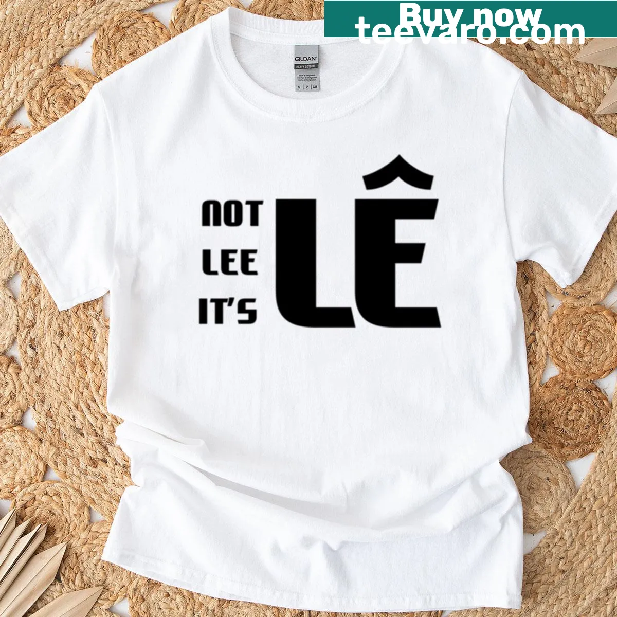 Humorous T-shirt addressing the pronunciation of 'Lee' in Vietnamese — on a men's t-shirt