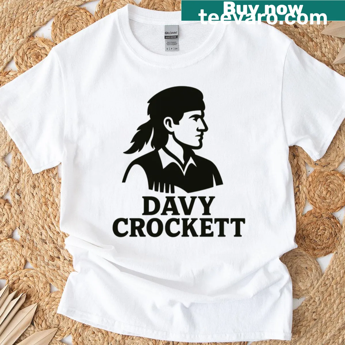 Minimalist silhouette of Davy Crockett on T-shirt — on a men's t-shirt