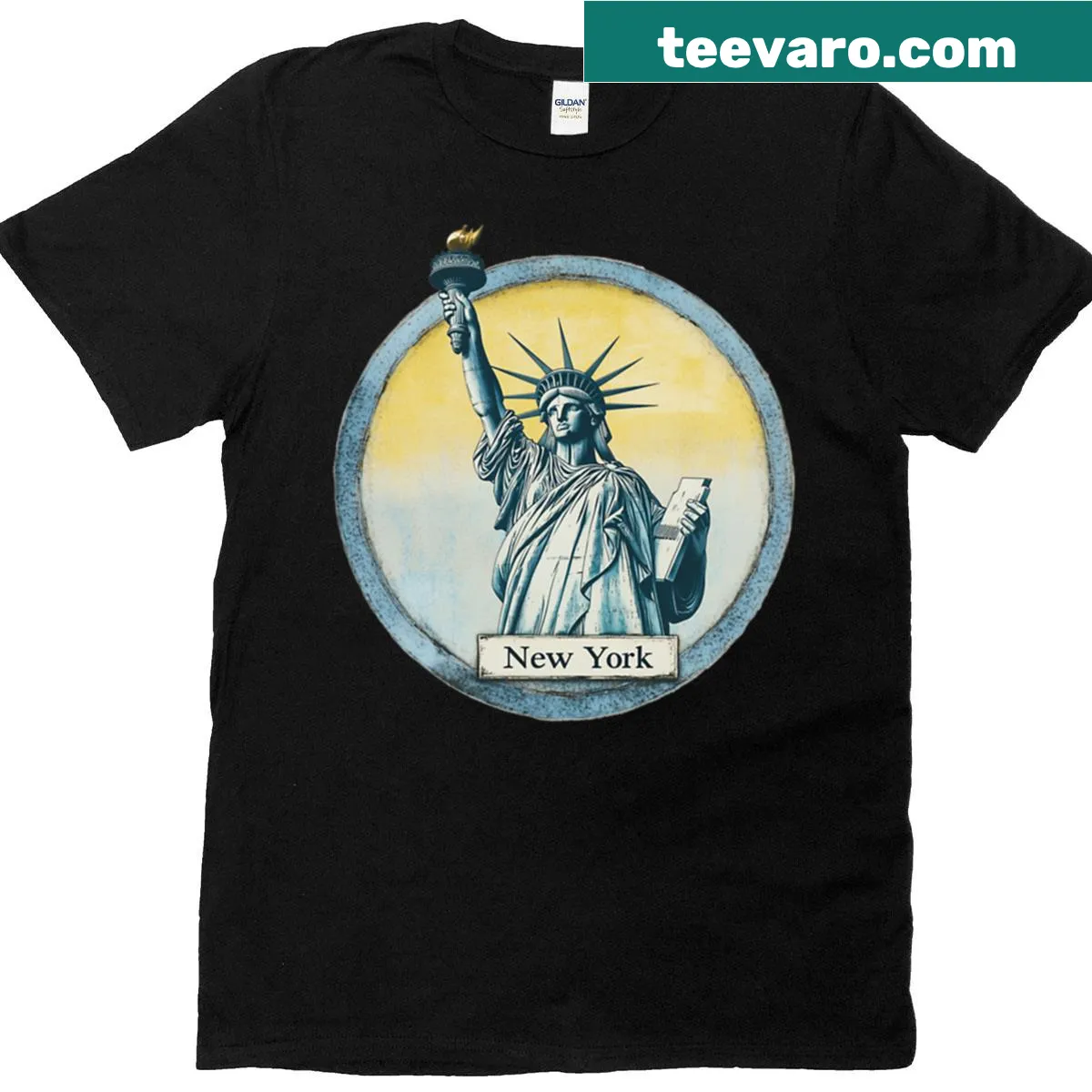 Vintage illustration of the Statue of Liberty on a circular t-shirt — on a men's t-shirt