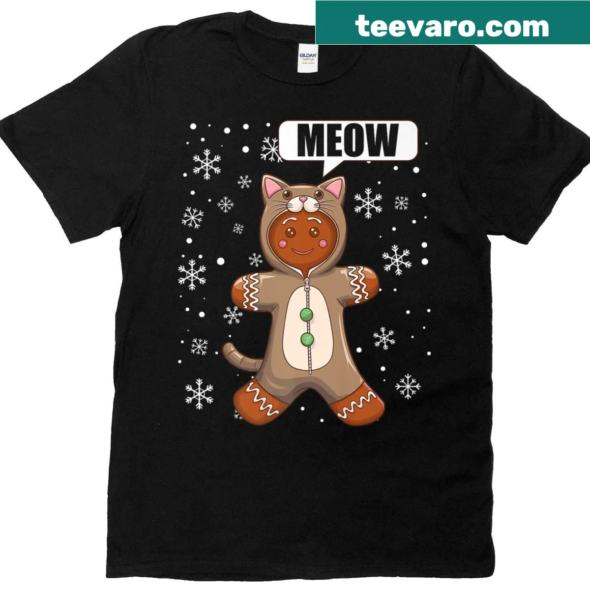 Gingerbread man and cat illustration on a Christmas t-shirt — on a men's t-shirt