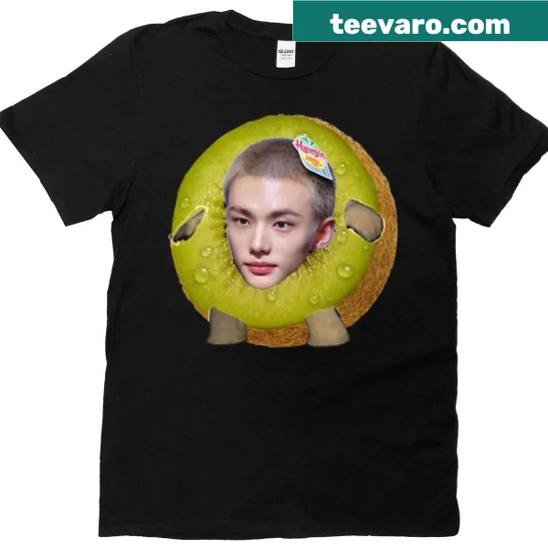 Cartoon kiwi design T-shirt with the name Hyunjin