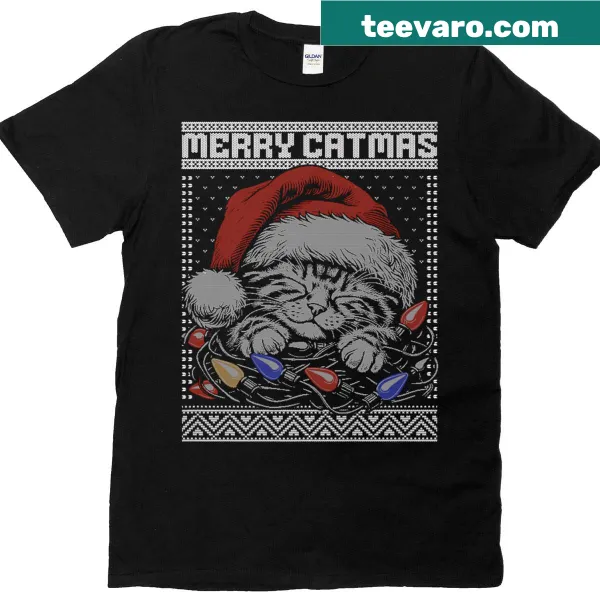 Cute Christmas t-shirt with an adorable cat face design