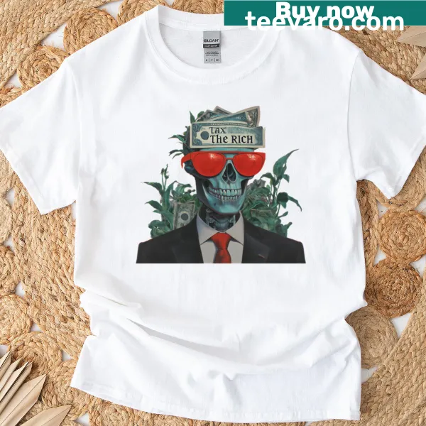 Oversized t-shirt with bold text 'Capitalism On The Brink'