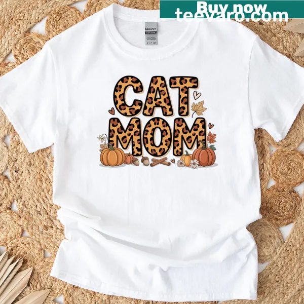 T-shirt for cat moms featuring playful typography stating 'Cat Mom'.