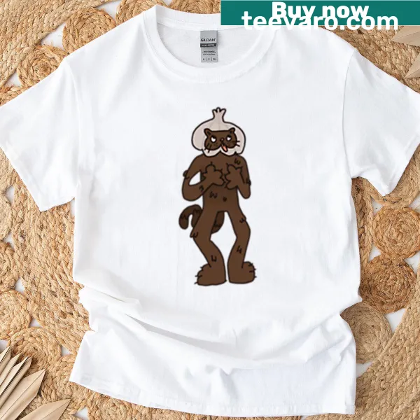 Adorable oversized T-shirt featuring a garlic-themed cat illustration