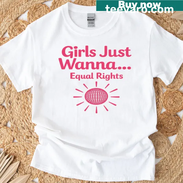 Oversized t-shirt with text promoting equal rights for girls