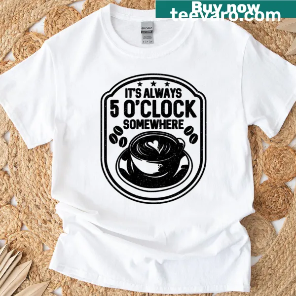Oversized t-shirt for coffee lovers with a 5 o'clock statement