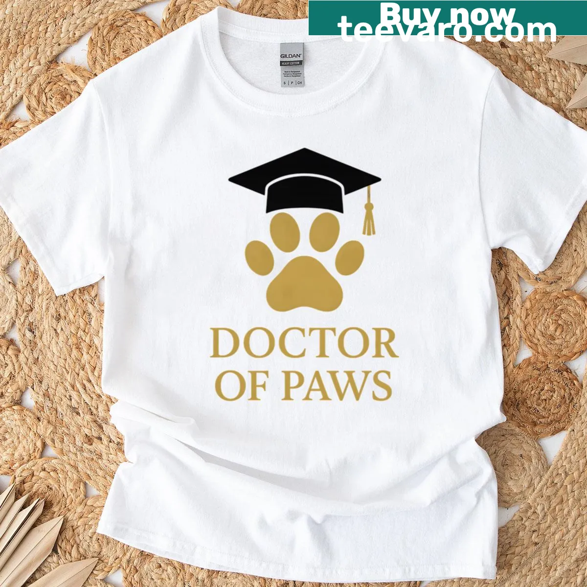 T-shirt celebrating veterinarians with the phrase 'Vet Life - Doctor Of Paws' — on a men's t-shirt