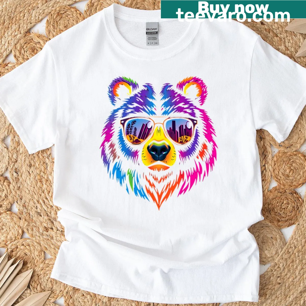 Bear wearing trendy sunglasses illustrated on graphic t-shirt — on a men's t-shirt