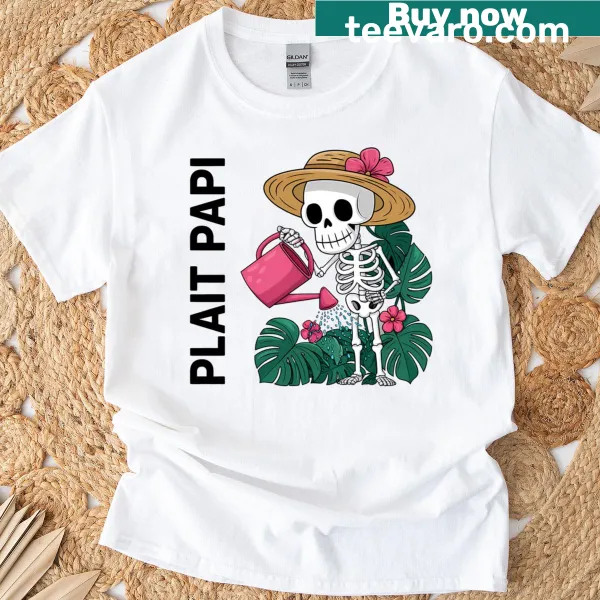 Humorous Halloween T-shirt with gardening theme and Plant Papi slogan.