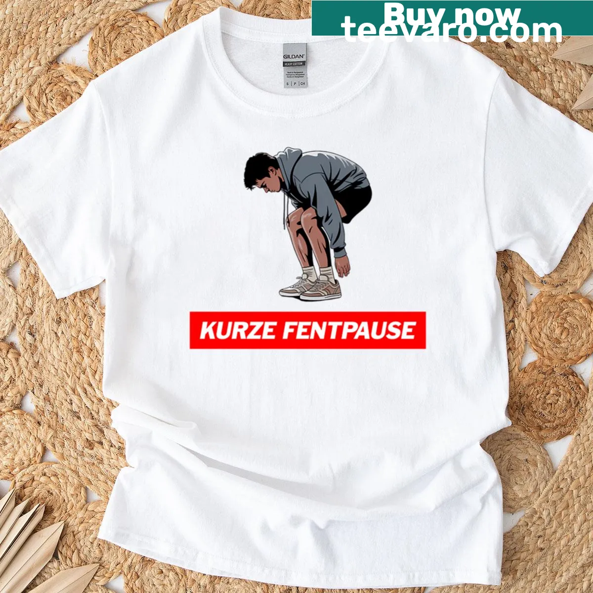 Humorous T-shirt featuring Kurze Fentpause and meme graphics — on a men's t-shirt