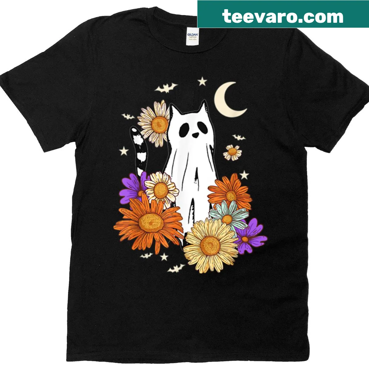 Oversized Halloween T-shirt with floral black cat illustration — on a men's t-shirt