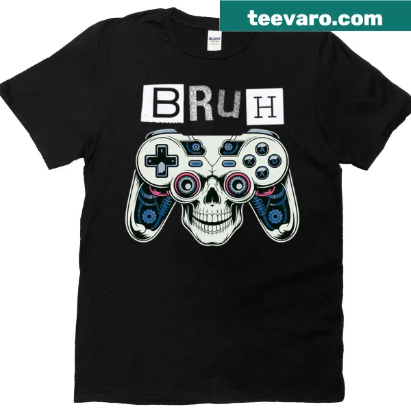 Oversized gaming t-shirt with skull and controller emblem.