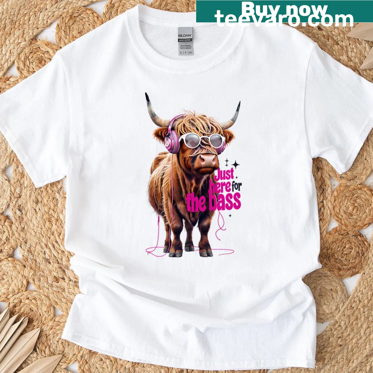 Illustration of a Highland cow with bass guitar on T-shirt — on a men's t-shirt