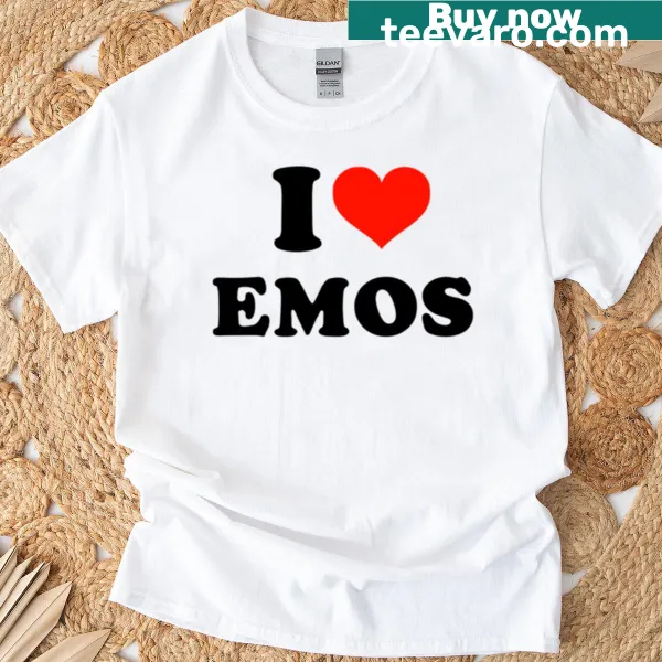 Oversized tee with 'I Love Emos' text and heart graphic