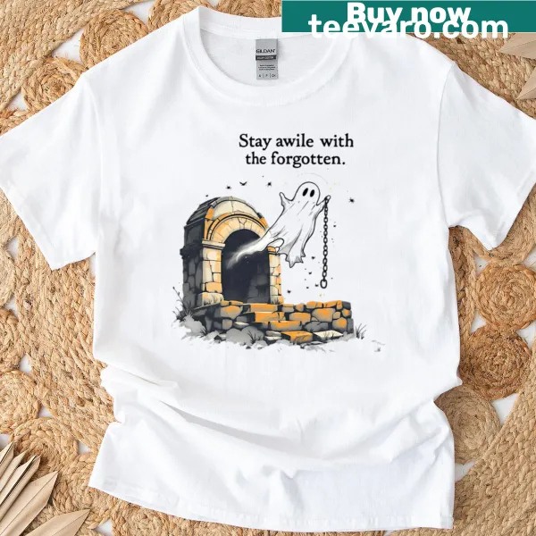 Oversized t-shirt with chains design for an edgy look.