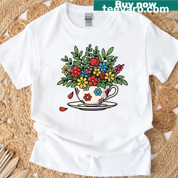 Oversized t-shirt with floral design in a vintage teacup